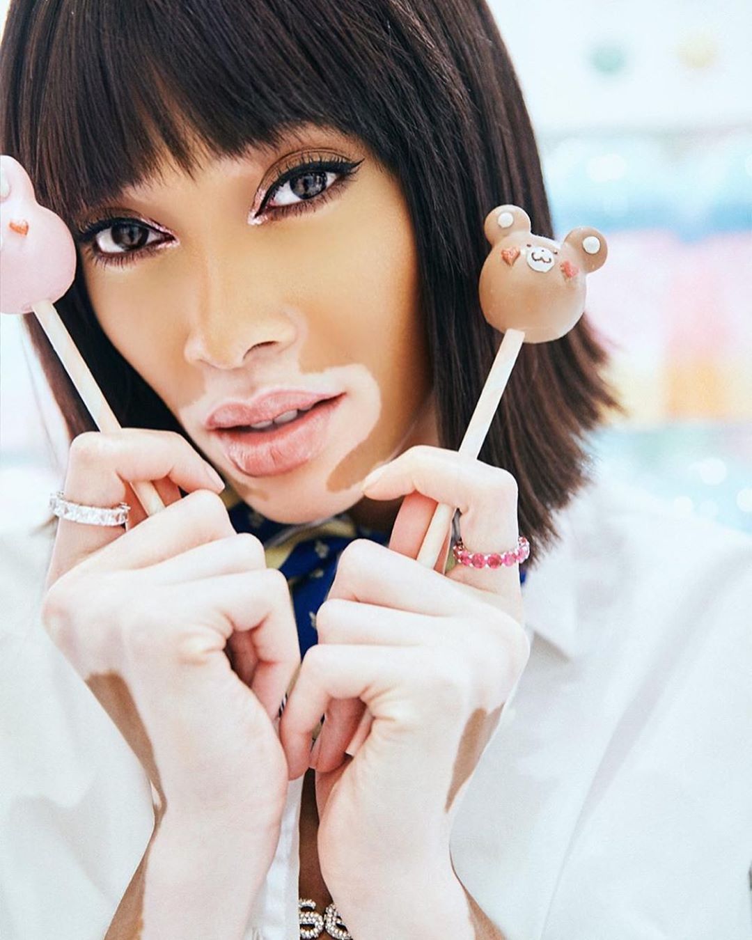 Легкость бытия: Винни Харлоу восхитила невесомым летним образом и стройными ногами