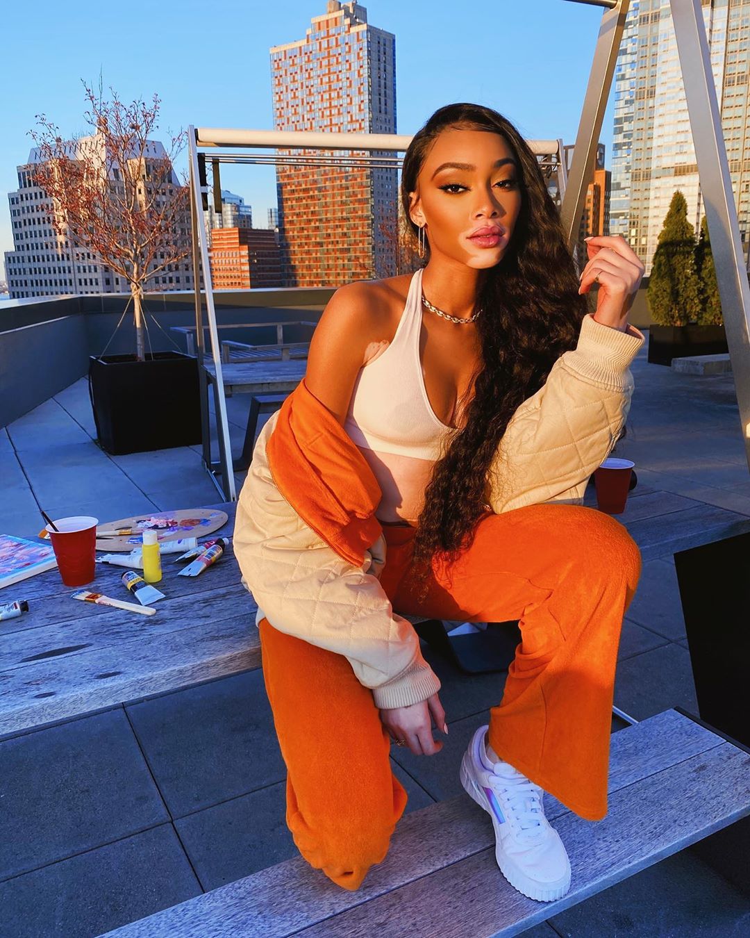 Спокусливий спорт-шик: Вінні Харлоу похвалилася пишними формами в стильному образі