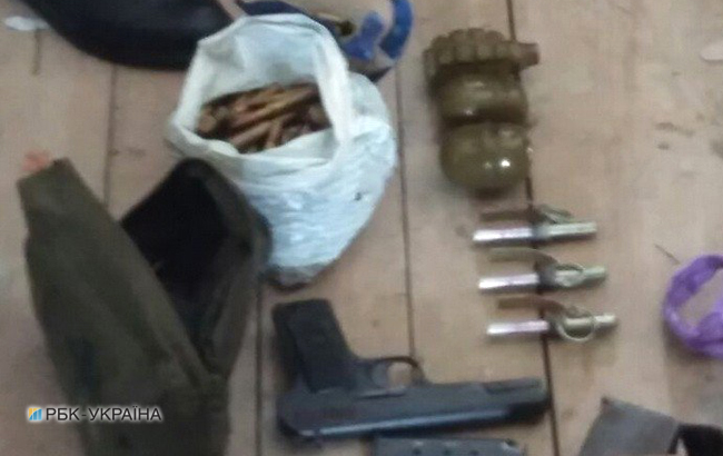 На базе &quot;Азова&quot; завершились обыски и начали разбирать баррикады