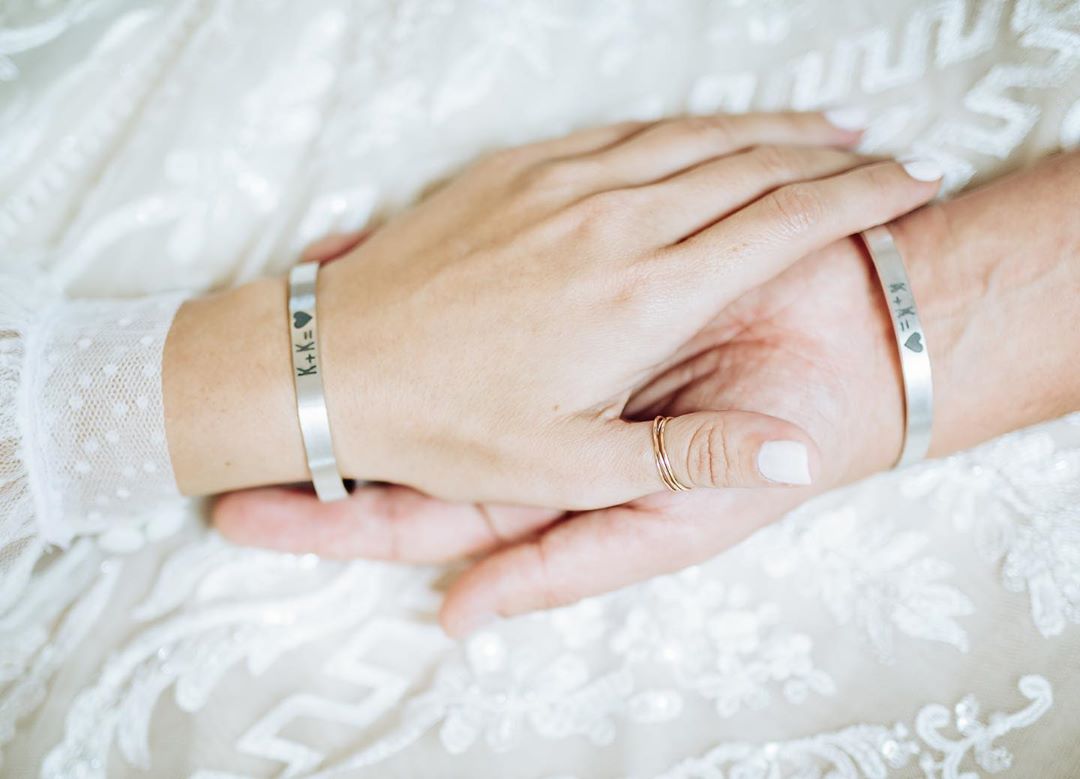 Біле плаття, браслети і катафалк: Ксенія Собчак виходить заміж (фото, відео)