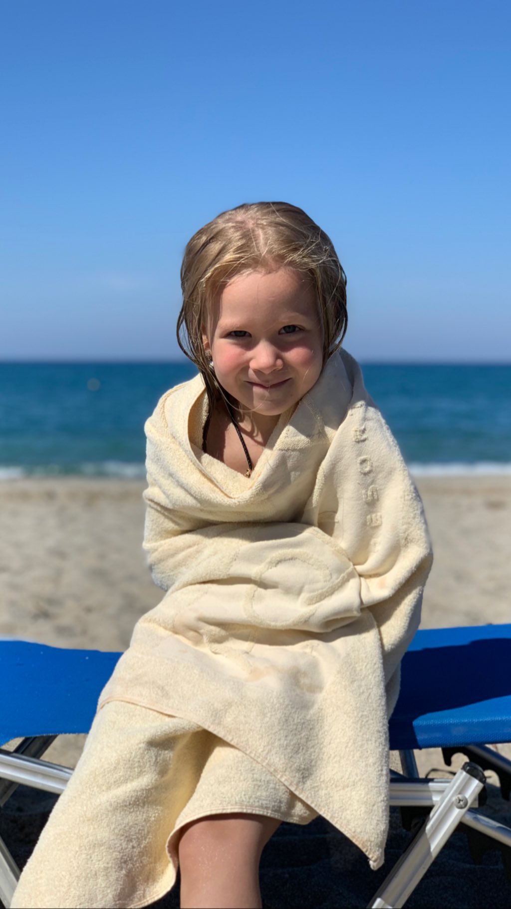 Жена Евгения Кошевого очаровала семейным фото с мужем и дочерьми на море