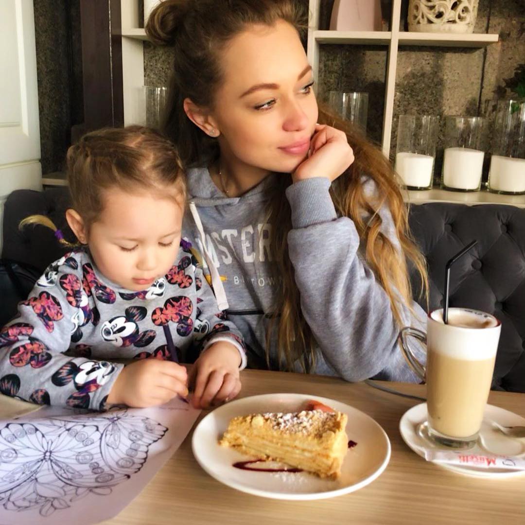 Мамина бусинка: Яна Соломко умилила сеть трогательными фото с дочкой