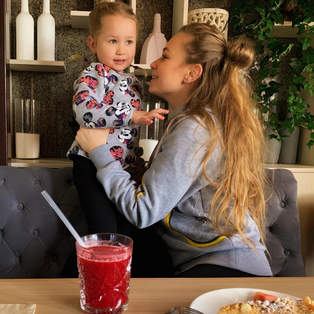 Мамина бусинка: Яна Соломко умилила сеть трогательными фото с дочкой