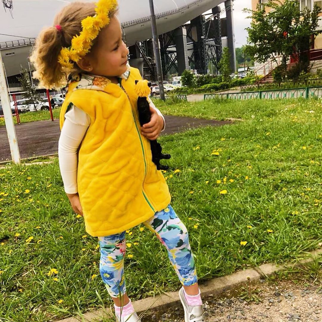 "Девочка-цветочек": Яна Соломко умилила фанов красочными фото дочки