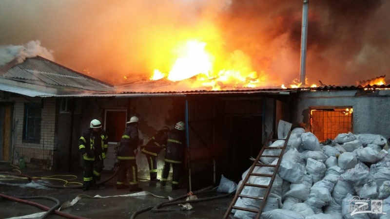 У Харкові в будівлі колишньої макаронної фабрики сталася пожежа