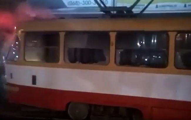 В Одессе около детского центра загорелся трамвай, есть пострадавшие
