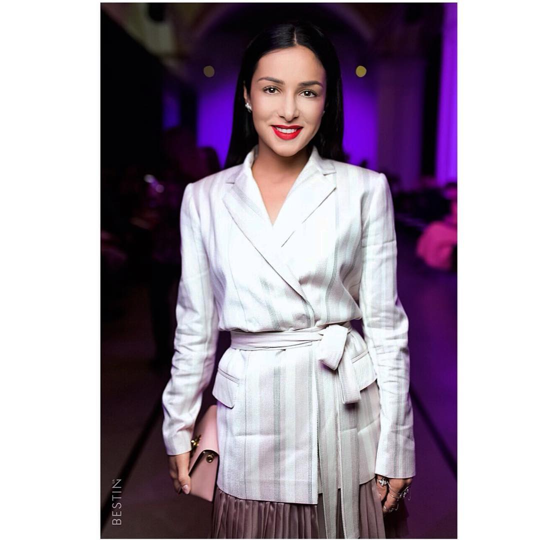 Стильна Злата Огневич