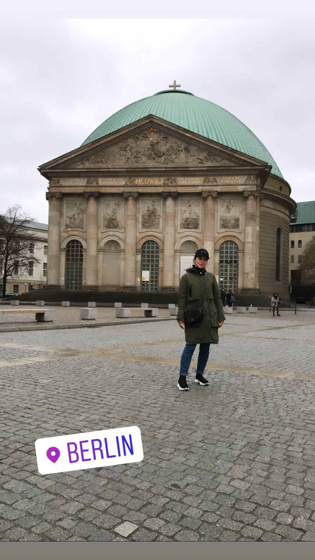 Злата Огневич в трендовому образі прогулялася по Берліну без макіяжу