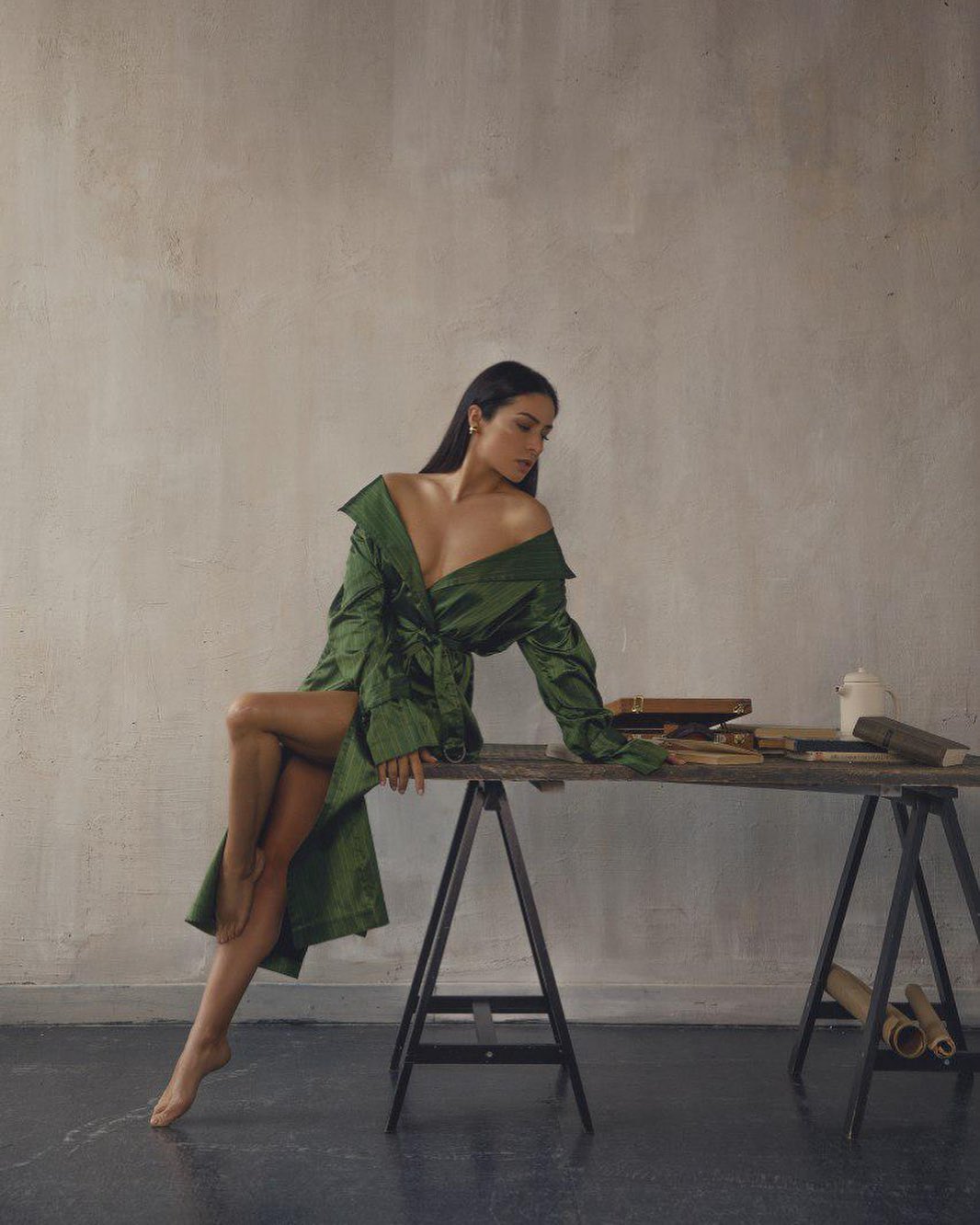 "Розкішна": Злата Огневич в ефектному вбранні засвітила стрункі ніжки