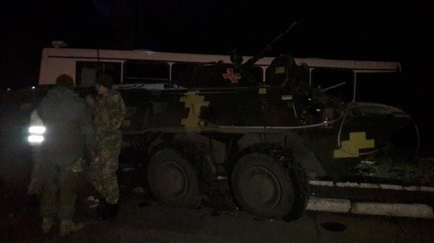 З'явилися подробиці зіткнення БТР із автобусом на Донбасі