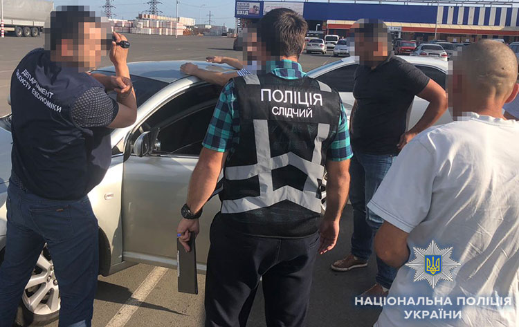 Полиция за три дня задержала на взятках 9 чиновников в 6 областях