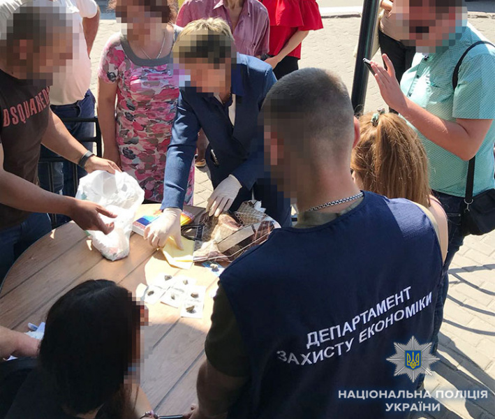 Поліція за три дні затримала на хабарах 9 чиновників у 6 областях