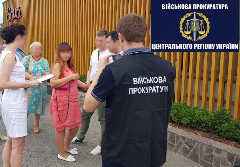 Військова прокуратура затримала на хабарі старшого інспектора митниці