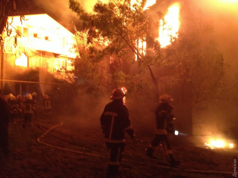 Пожар в санатории в Одессе: эвакуированы жители окрестных домов