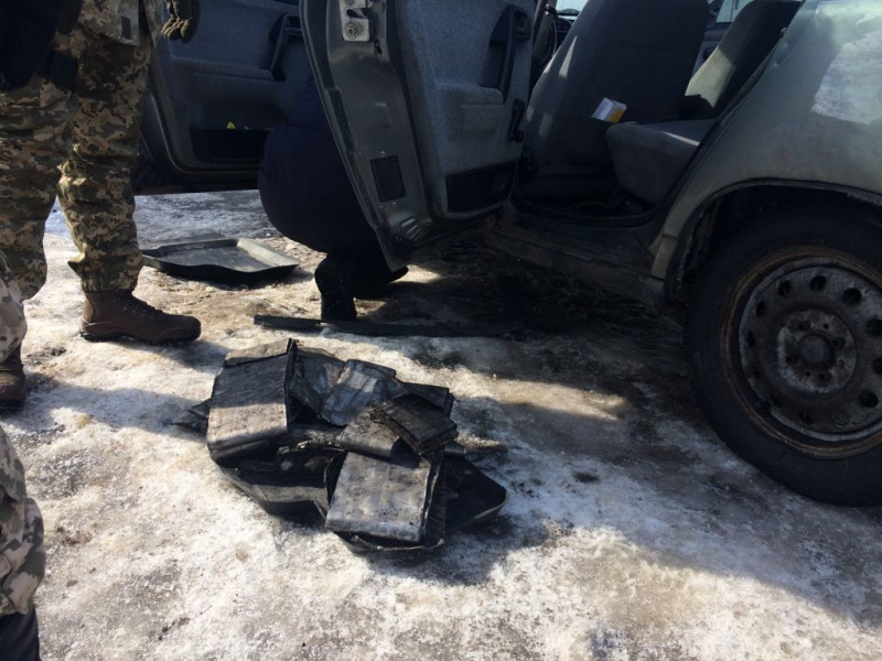 В Донецкой области задержали машину с 300 кг свинца