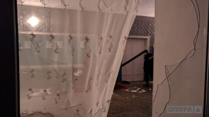 Местные выборы: полиция задержала 24 напавших на участок в Днепропетровской области