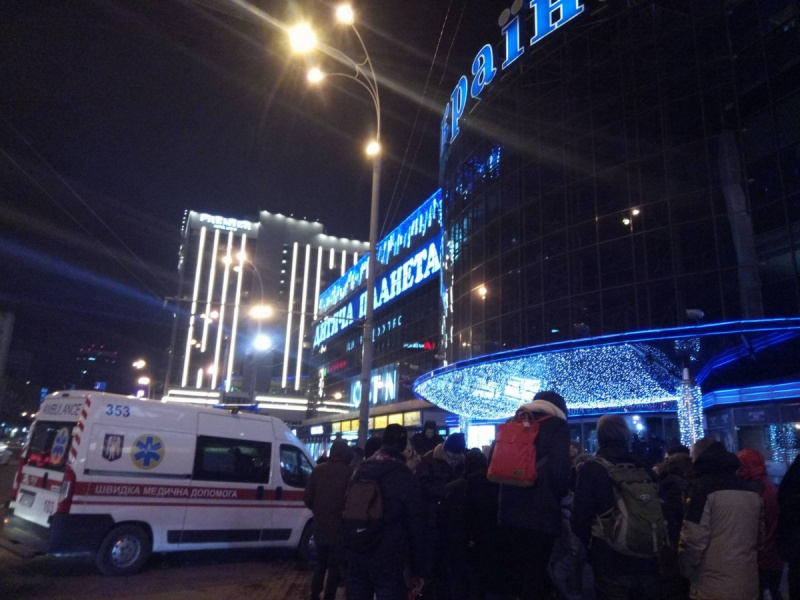 В Киеве проверяют сообщение о минировании ТРЦ &quot;Украина&quot;