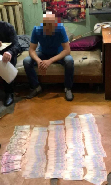 У Києві заступника директора дитячого театру затримали на хабарі 200 тис. гривень