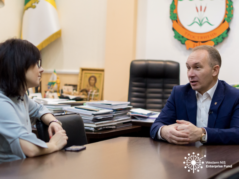 Как мэр Хмельницкого стал дворником, а мэр Черновцов - кондуктором в троллейбусе