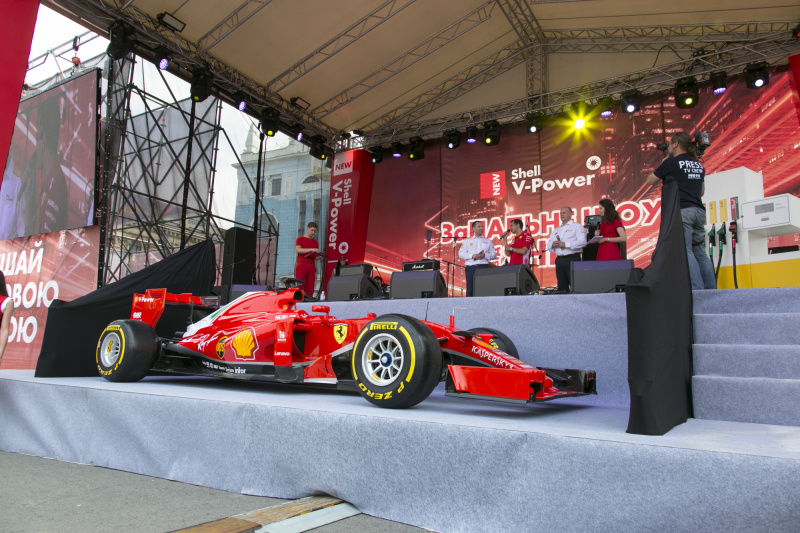 На ЗаПАЛЬНОМУ ШОУ від Shell побувала команда Scuderia Ferrari Формули 1