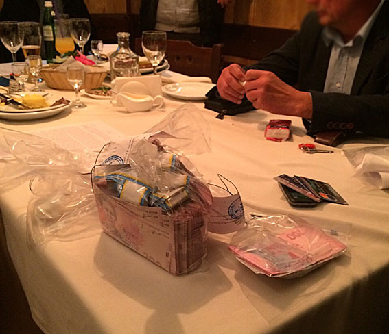 на взятке задержан чиновник Госслужбы по вопросам труда