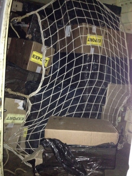 Прокуратура Киевской области задержала самолет с контрабандными сигаретами