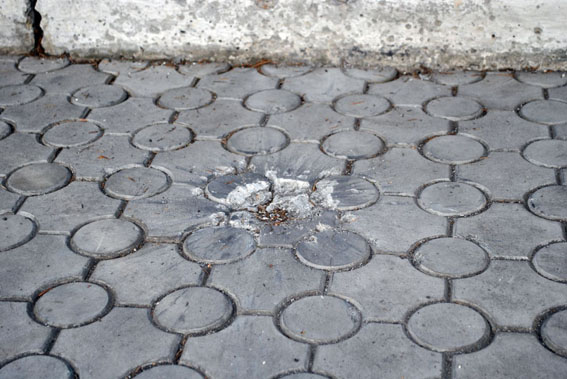 Вибух гранати біля міськради Волновахи