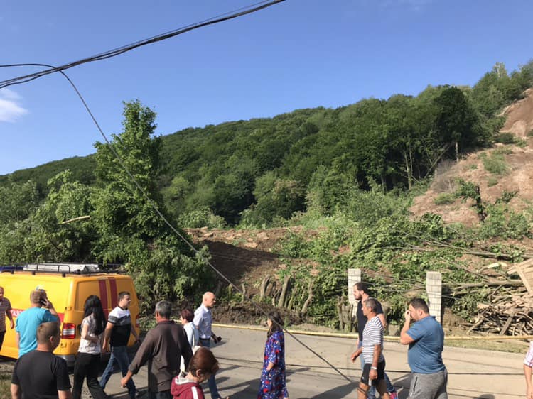 На Закарпатті стався зсув грунту, пошкоджено житлові будинки