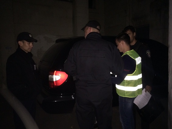 У Києві невідомі відібрали у чоловіка сумку з 2 млн гривень