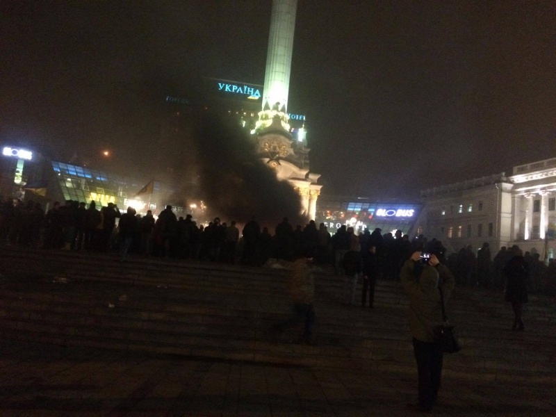 На Майдані відбулися сутички між представниками &quot;Правого сектора&quot; і поліцією