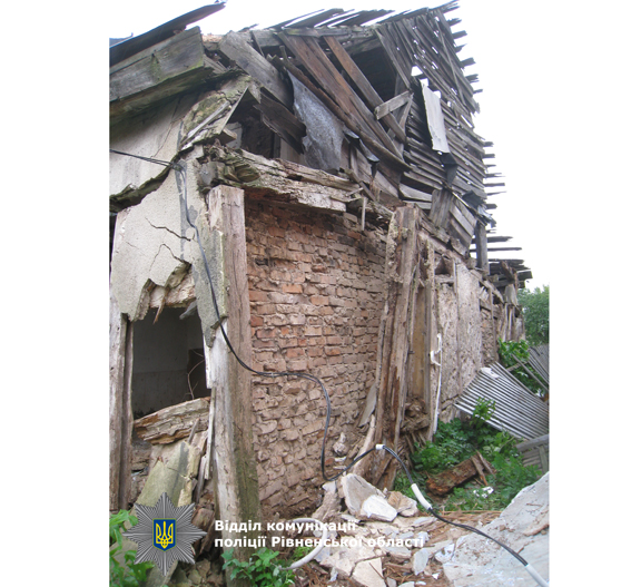 В Ровенской области на пенсионерку обрушилась часть аварийного дома