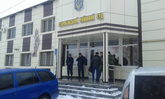 Ефремов доставлен в здание суда в Старобельске