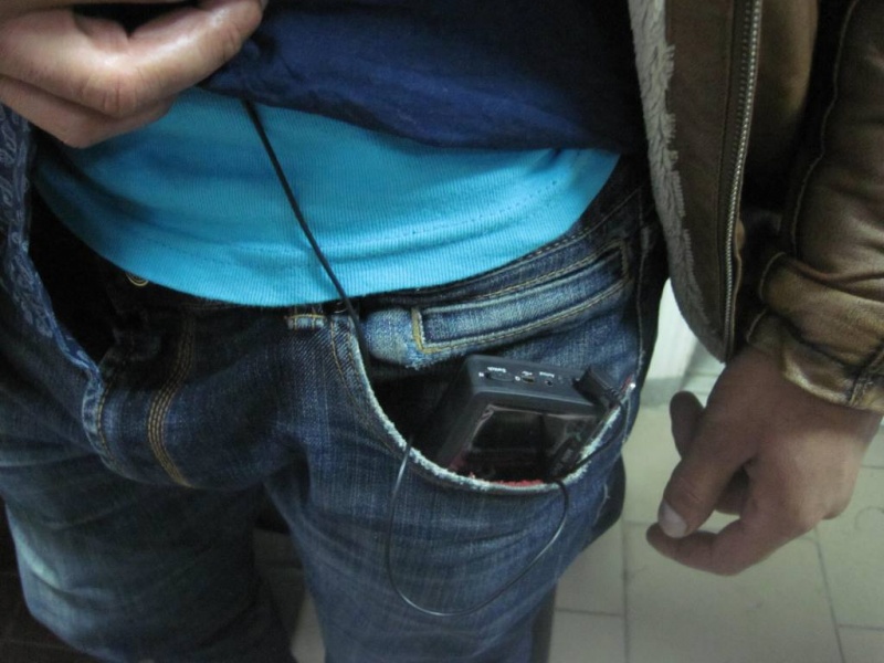 На границе в Харьковской области задержали узбека со "шпионской" видеокамерой