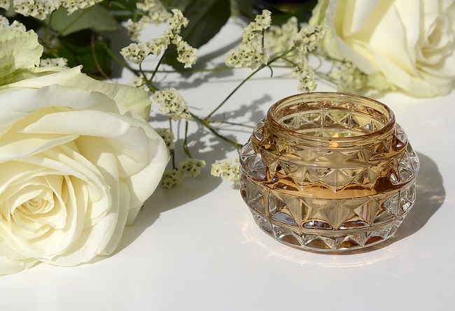 На Трійцю храми і будинки прикрашають квітами