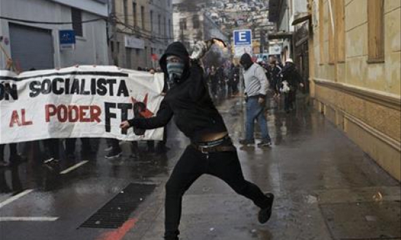 Полиция в Чили разогнала акцию протеста с помощью слезоточивого газа