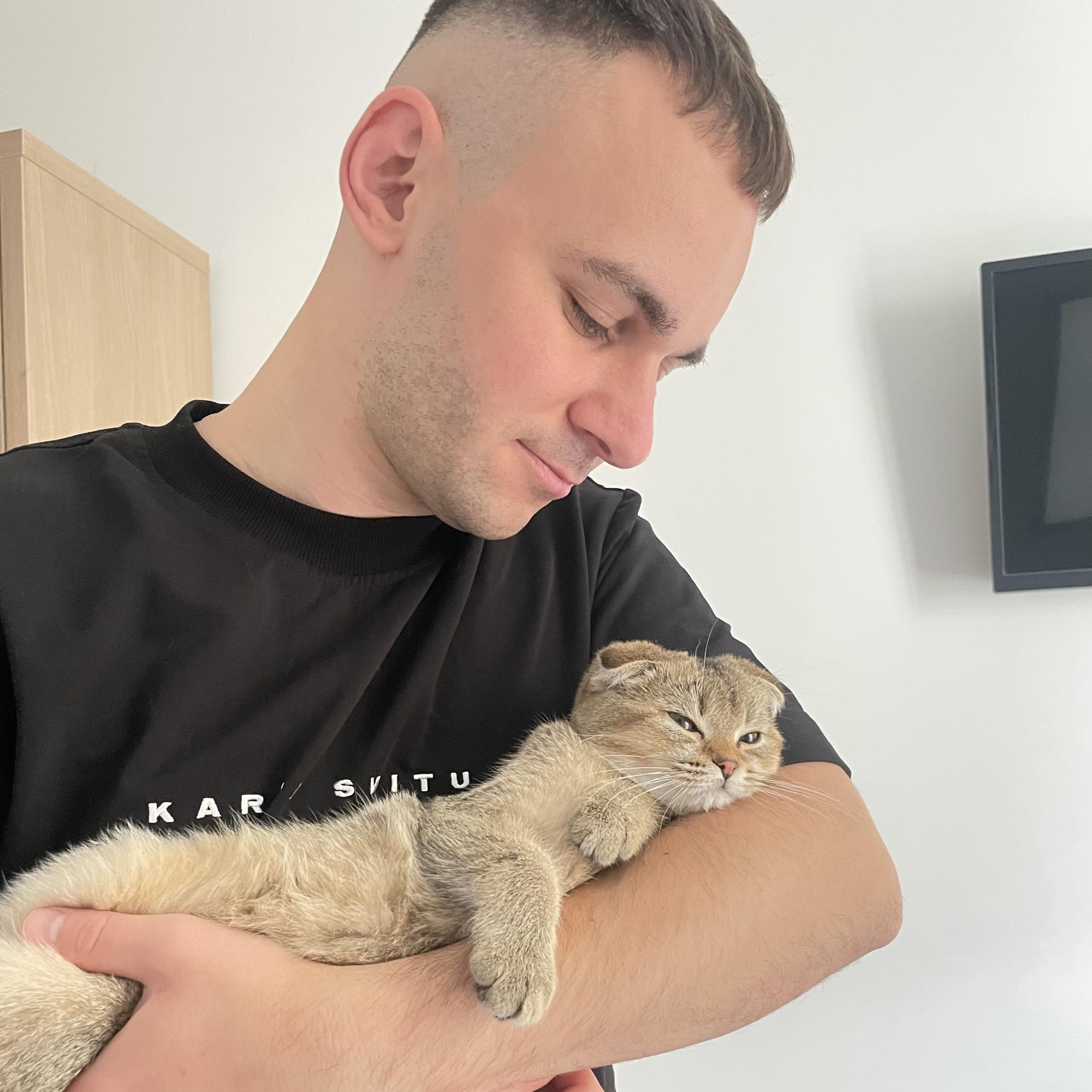 Іван Марунич: Артисти повинні завжди бути готові змінити музичні інструменти на військові