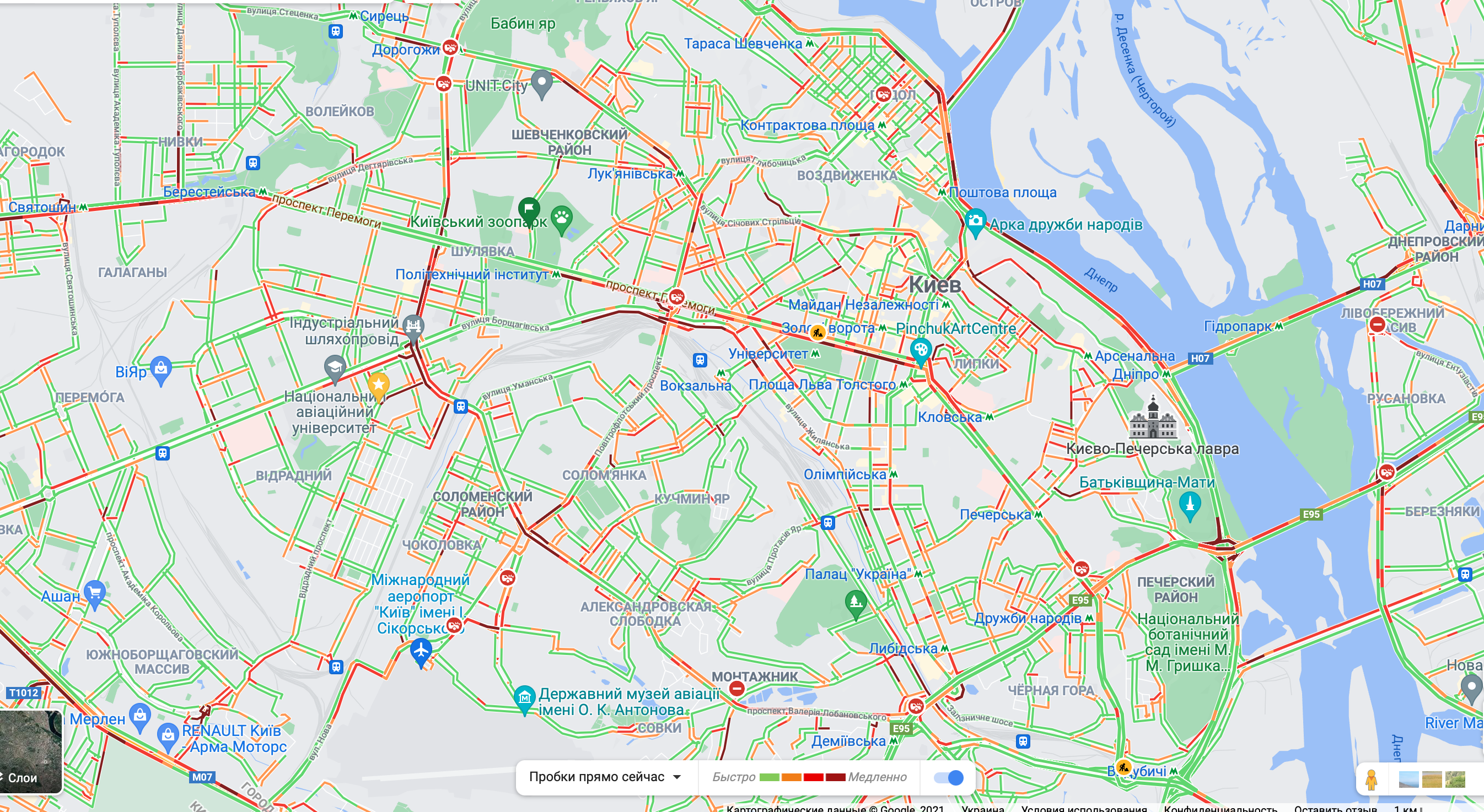 Движение ограничено. В центре Киева есть риск повторного провала асфальта: ситуация на дорогах