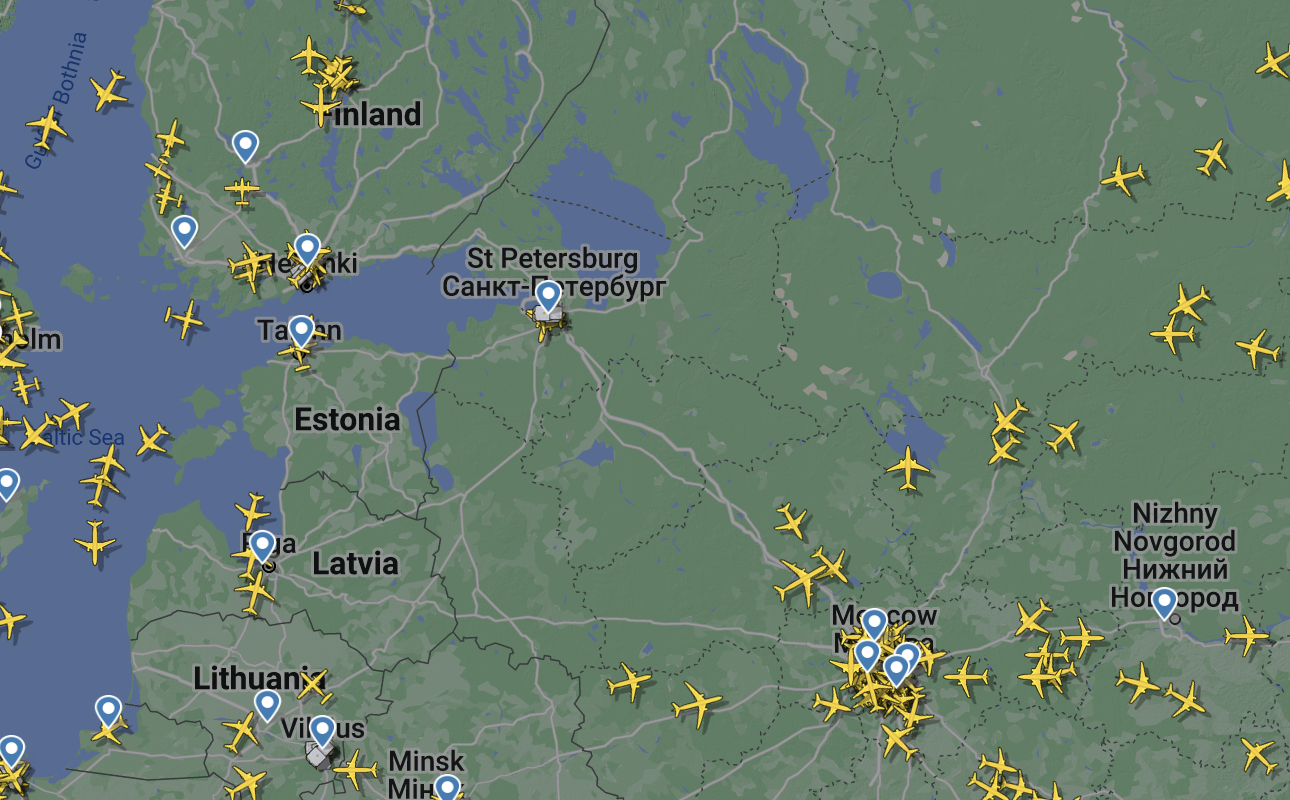 В Санкт-Петербурге закрыли аэропорт из-за неизвестного объекта в воздухе, введен план "Ковер"