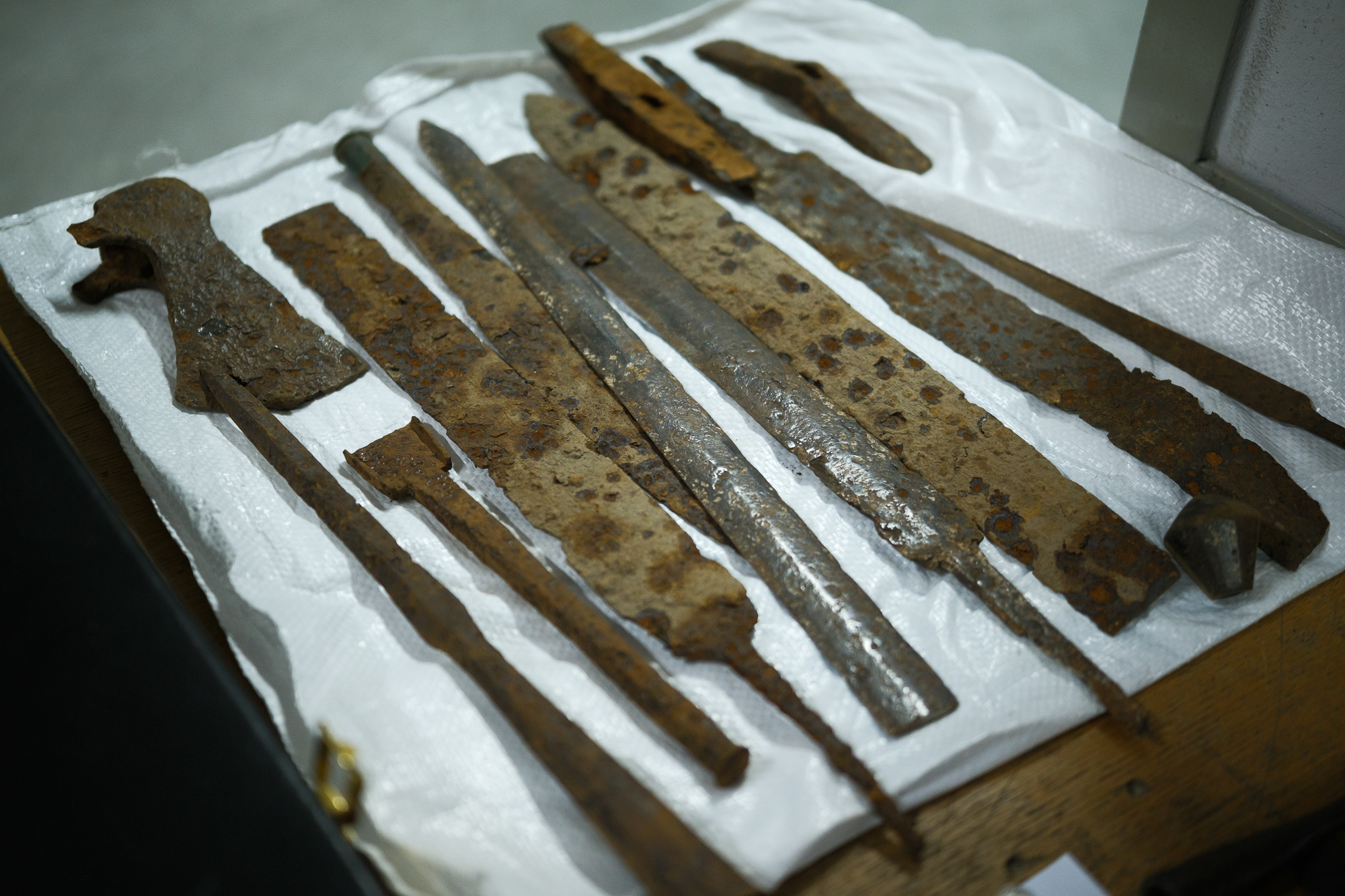 Монети Русі, ікони та трипільські вази. Хто і як вивозить з України національну спадщину