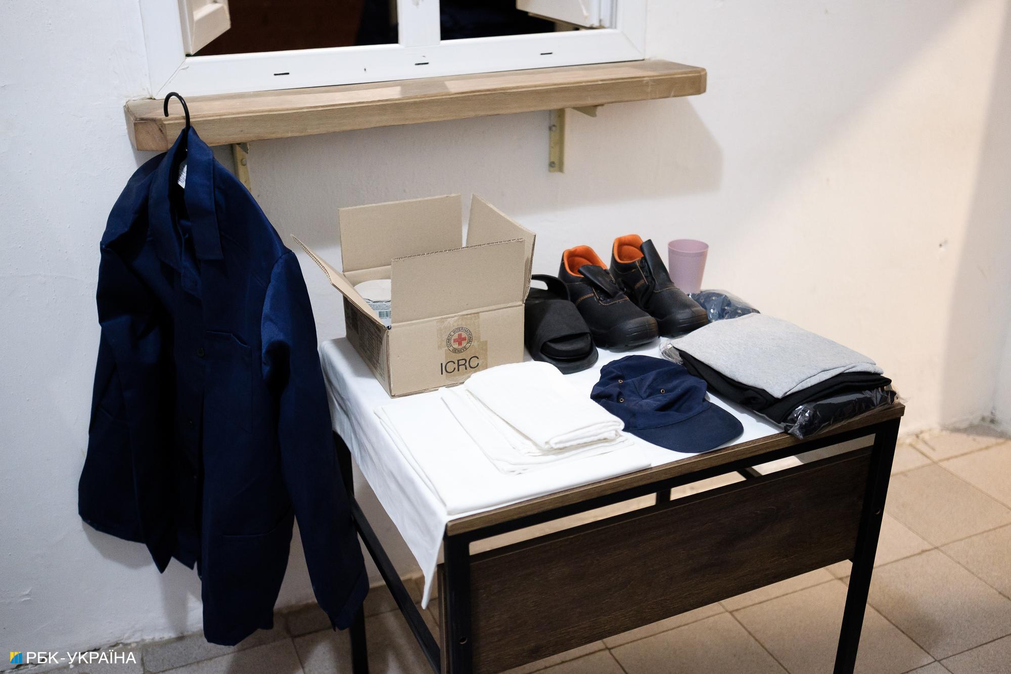 "Я пішов воювати заради паспорта". Репортаж із табору російських полонених в Україні