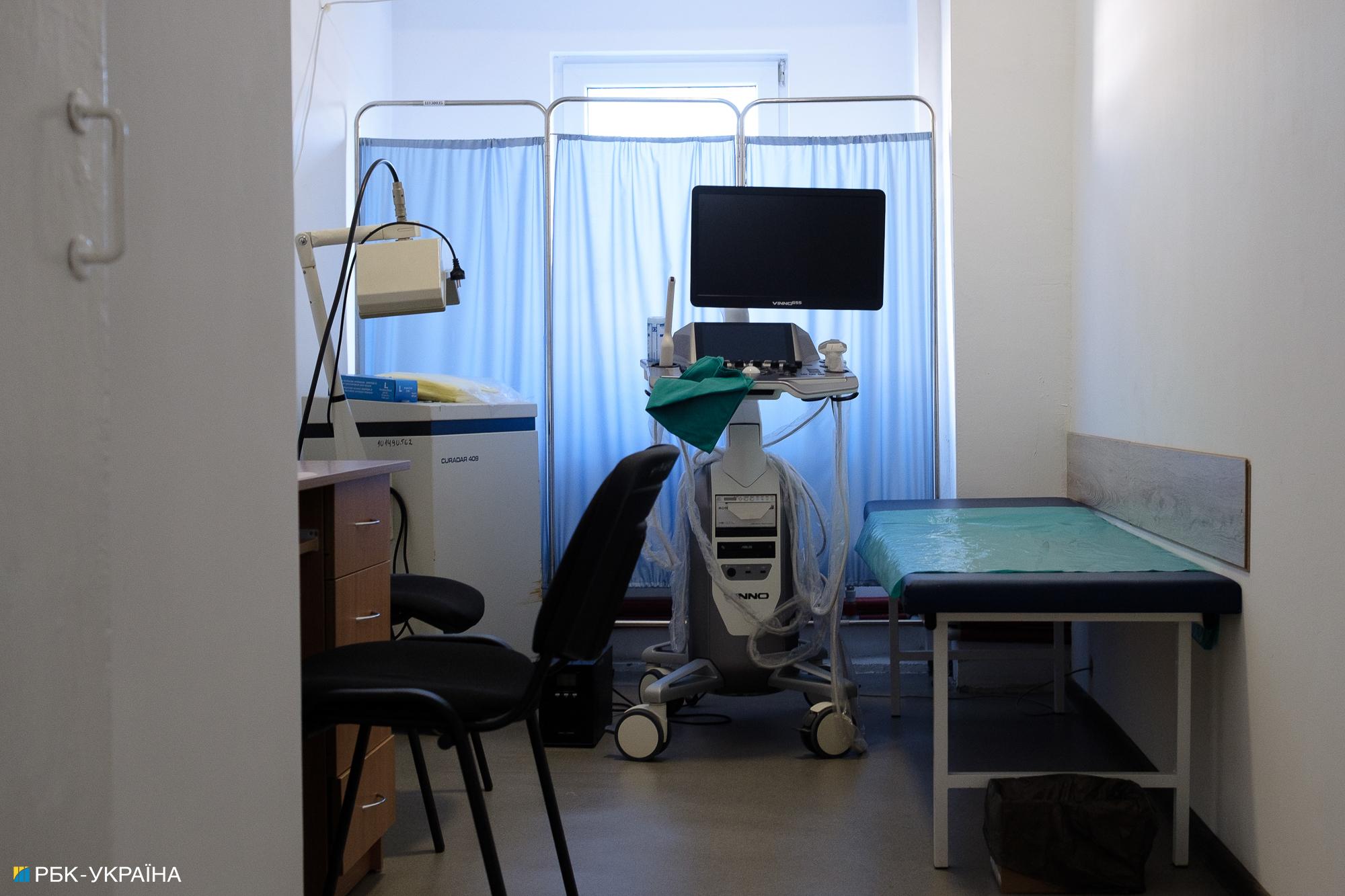 "Я пішов воювати заради паспорта". Репортаж із табору російських полонених в Україні