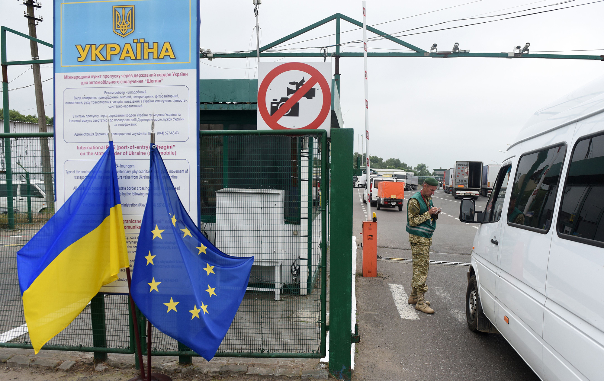 Обмеження та співбесіди на кордоні. Хто з чоловіків може виїздити з України під час війни