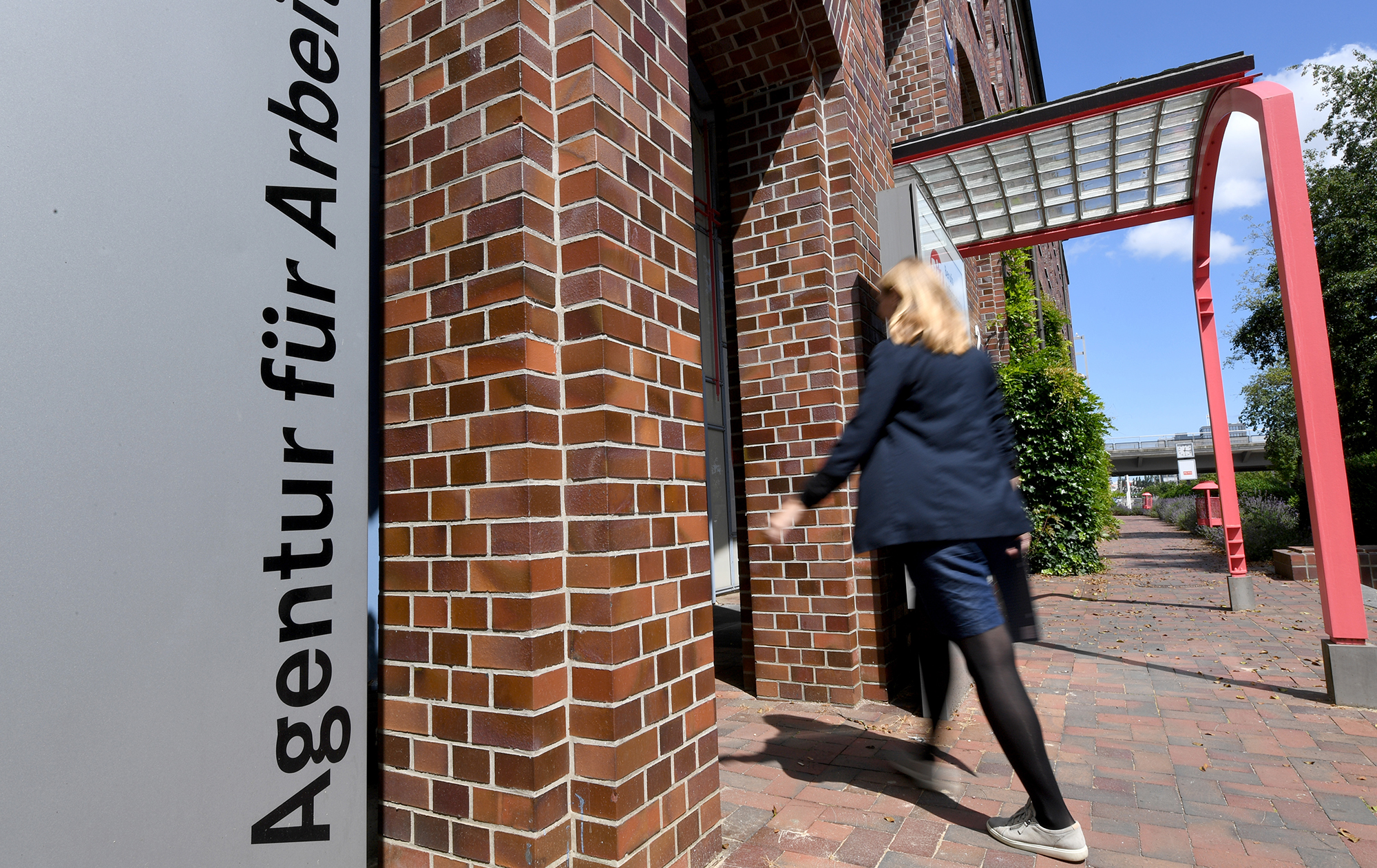 Жилье и работа. Как украинцам уберечься от мошенничества в Германии: советы