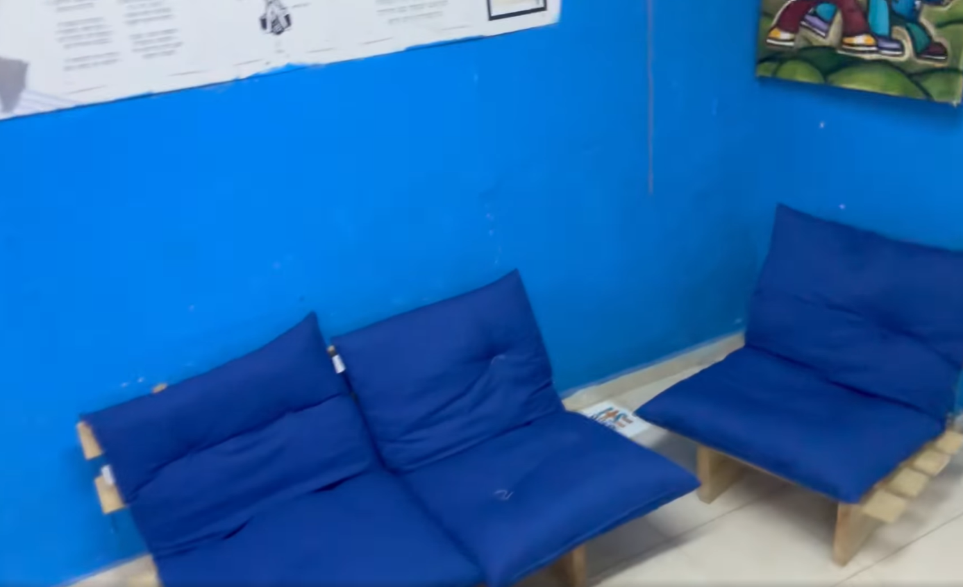 Усе для комфорту. Українка показала, як виглядає бомбосховище в Ізраїлі (відео)