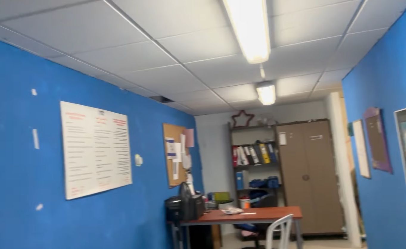 Усе для комфорту. Українка показала, як виглядає бомбосховище в Ізраїлі (відео)