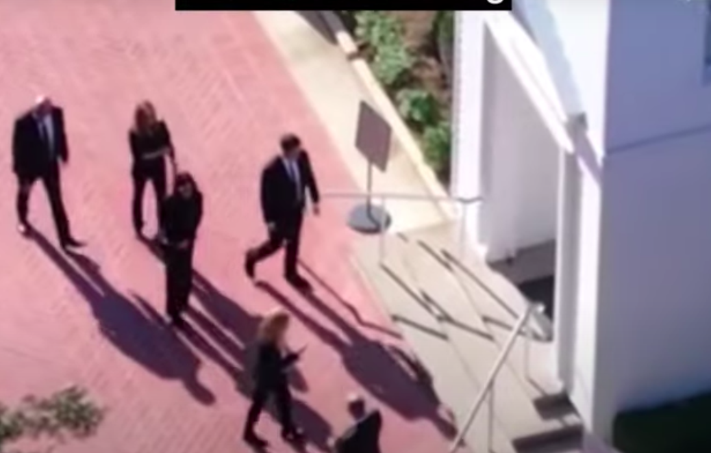 Мэттью Перри похоронили в Лос-Анджелесе. Кто пришел попрощаться со звездой &quot;Друзей&quot; (фото, видео)