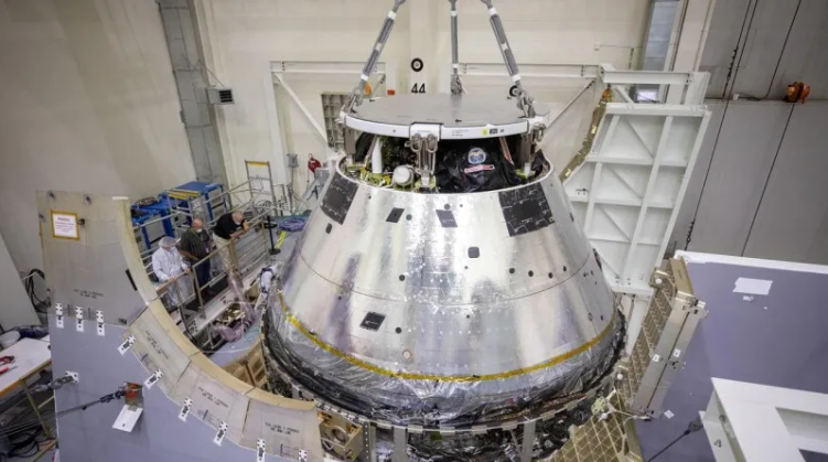 See what the spacecraft that will send astronauts to the moon looks like
