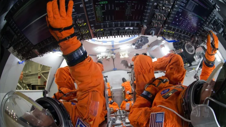 See what the spacecraft that will send astronauts to the moon looks like