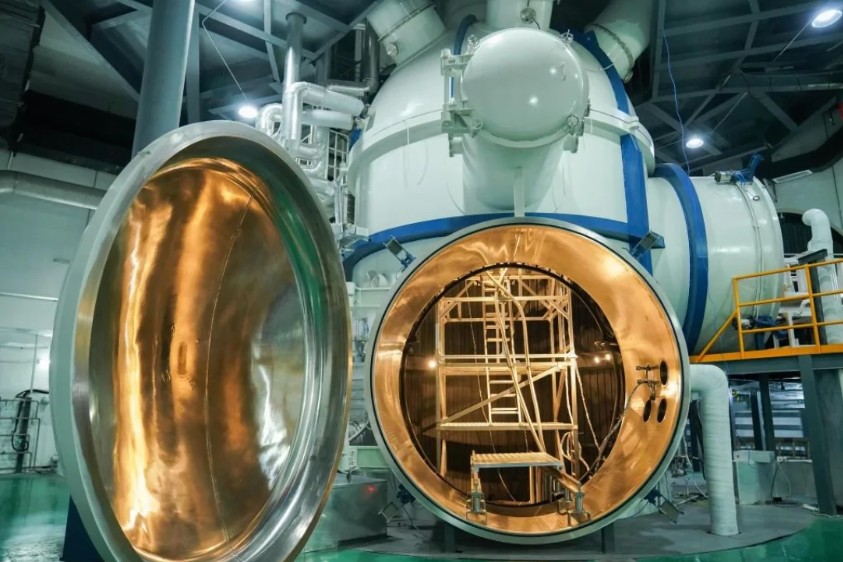 Симулятор космосу. Китай побудував величезну камеру, яка моделює позаземні умови (фото)