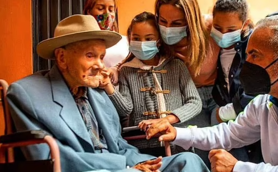 Умер самый старый мужчина планеты. Он два месяца не дожил до 115-летия